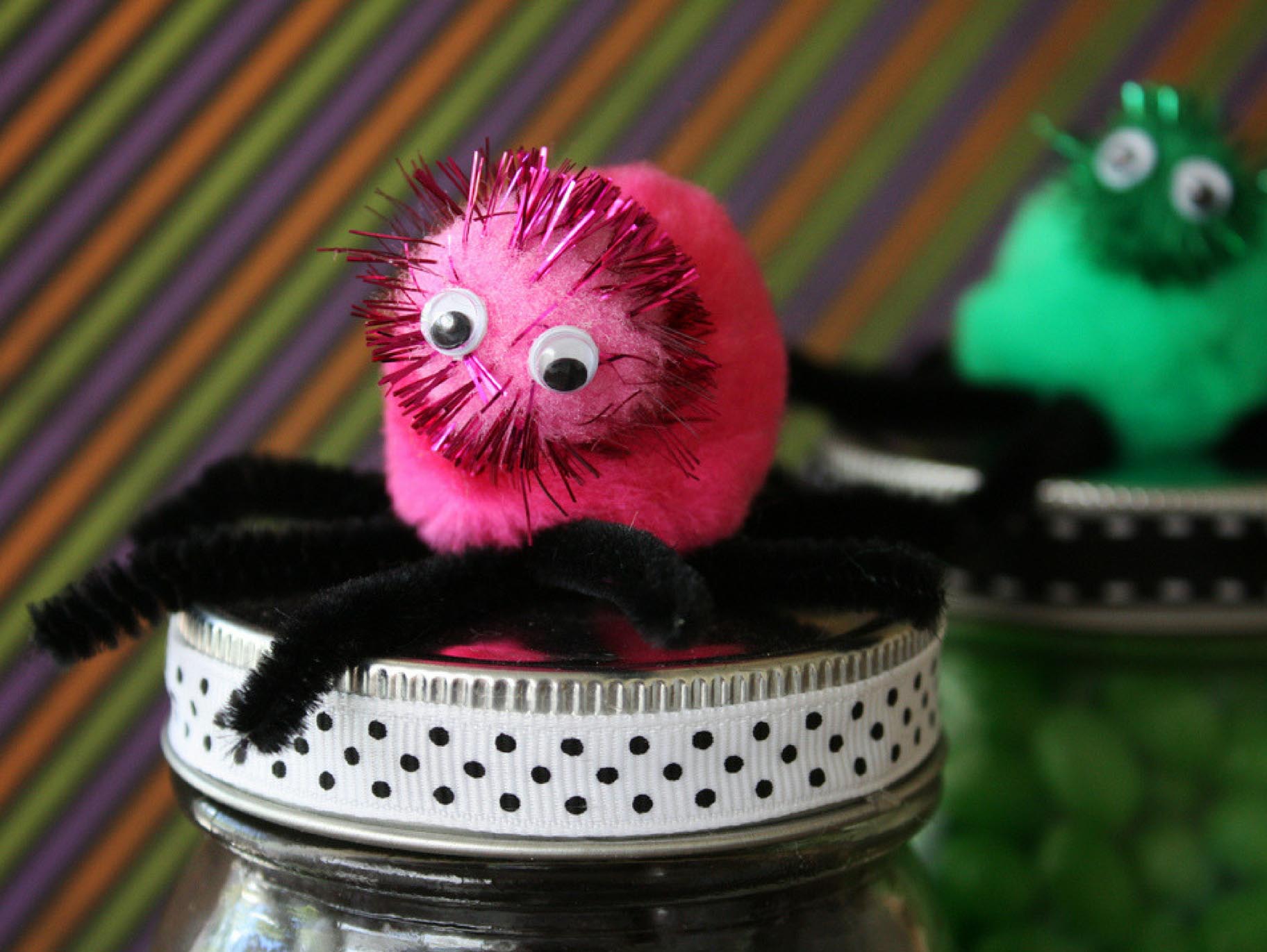 Fast & Fun Spider Jar Favors