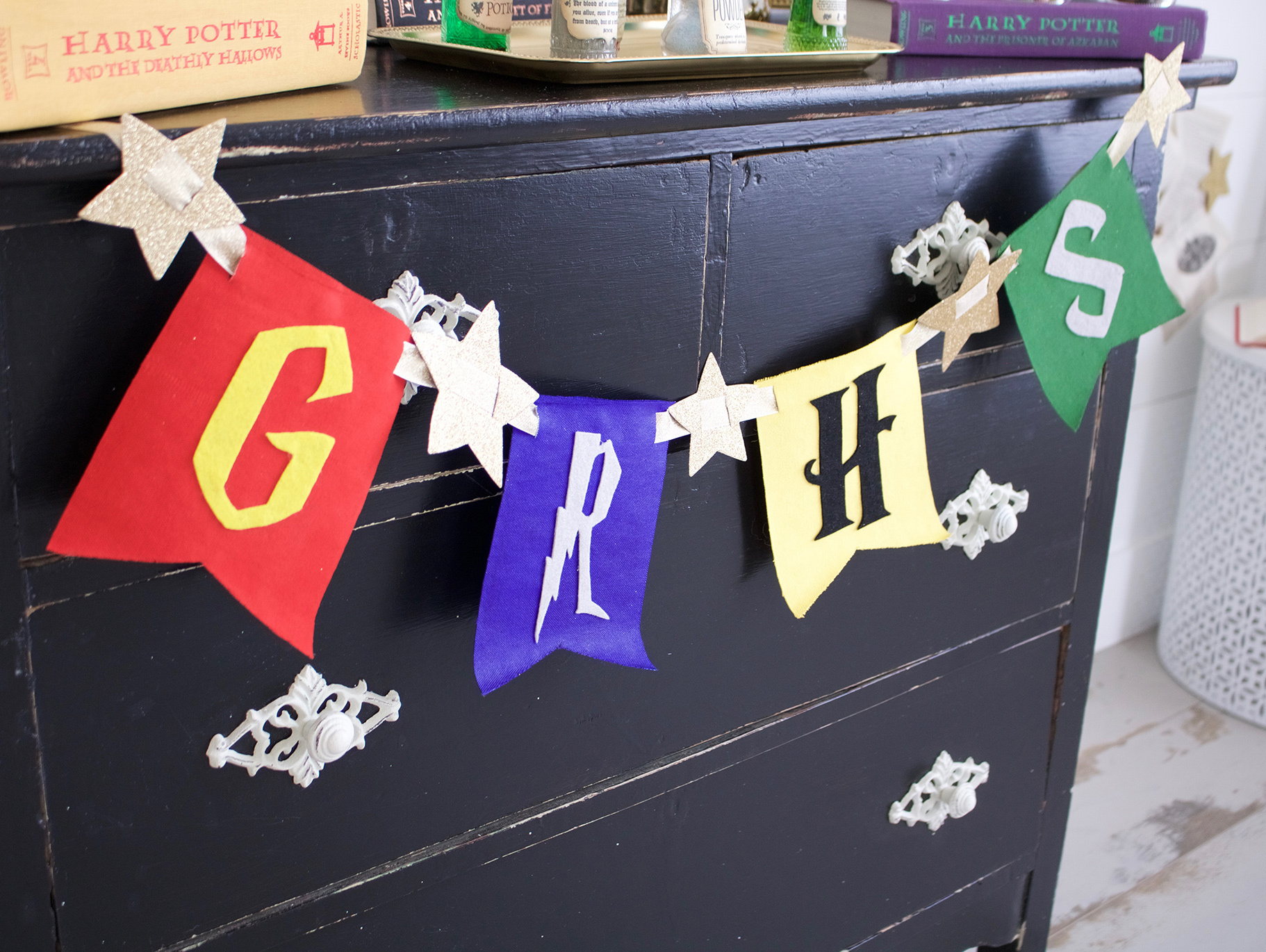Party/Wedding Decor Harry Potter Book & Hogwarts House Colours Bunting/Garland 