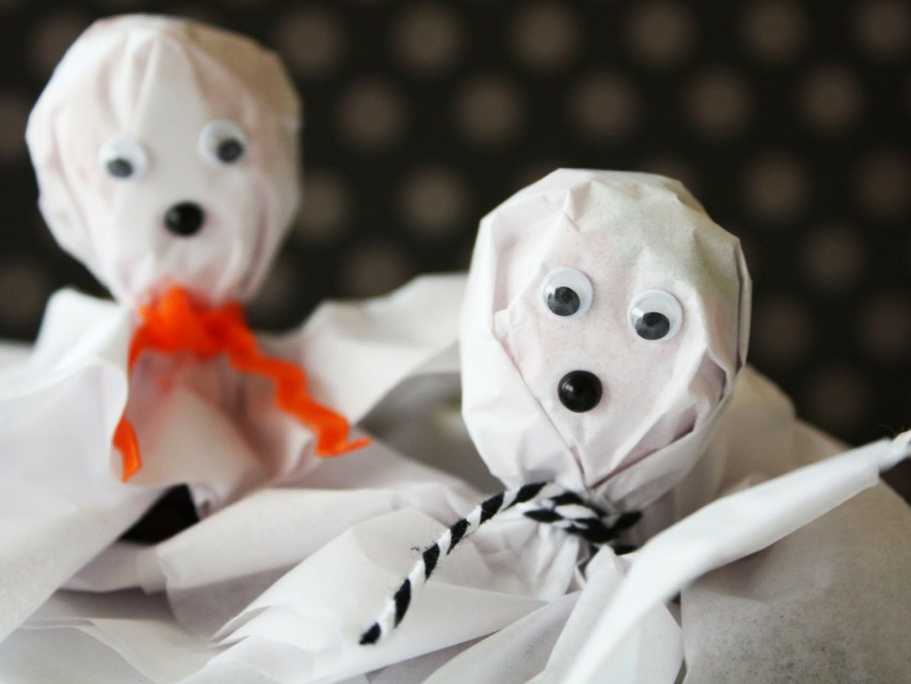 Kids' DIY Ghost Lollipop Favors