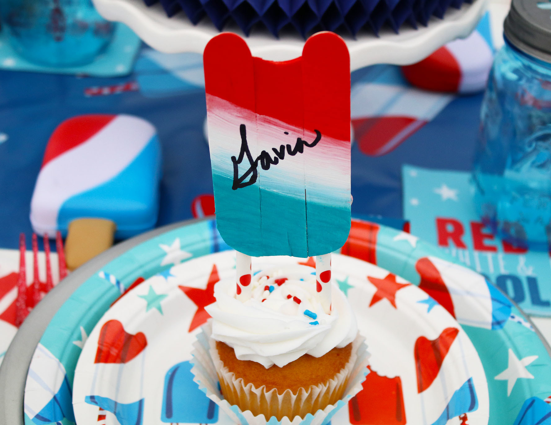 Free Patriotic Printable Cupcake Toppers - 4th of July - Pineapple Paper Co.