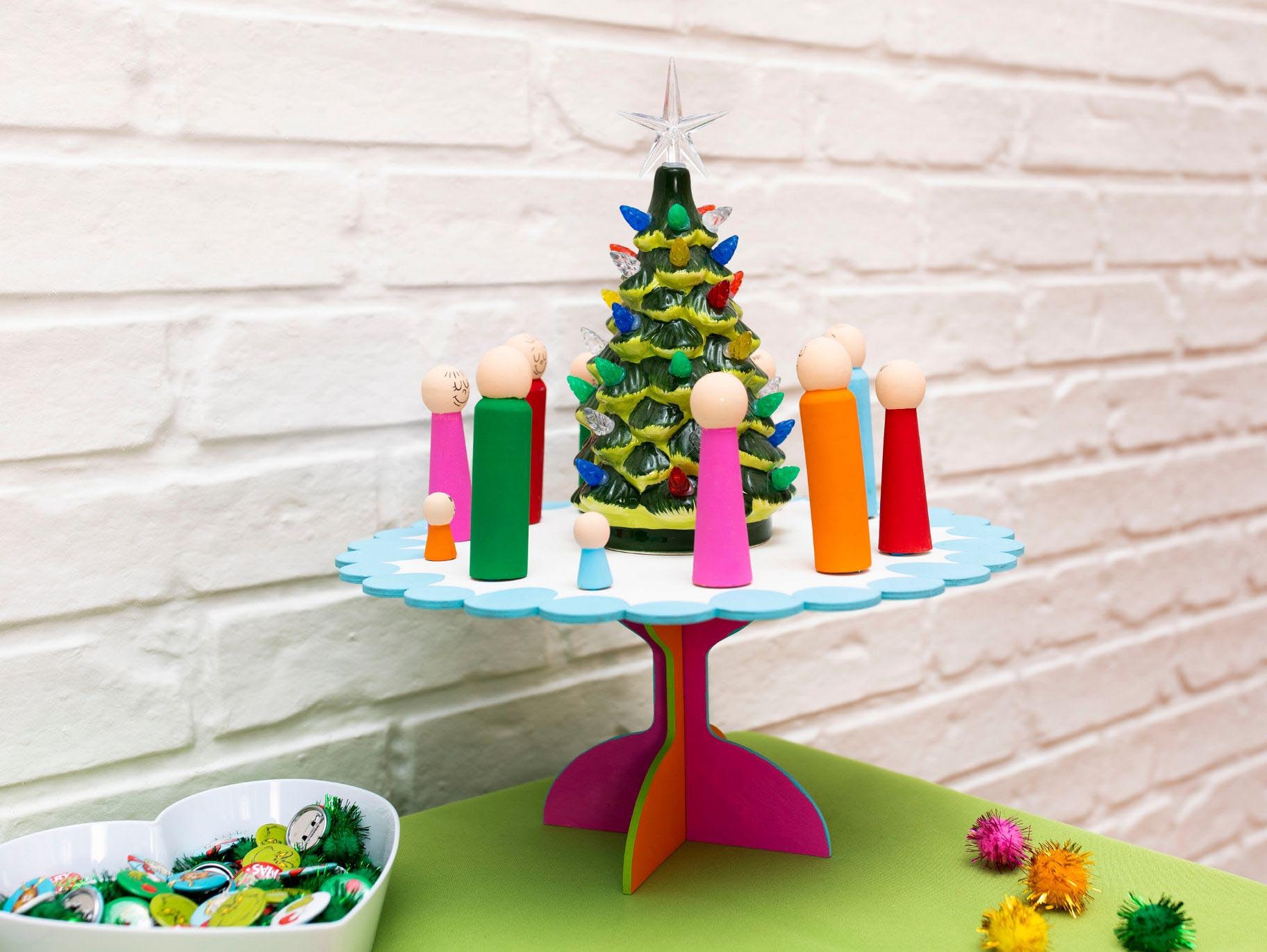 VINTAGE CHRISTMAS CENTERPIECE 