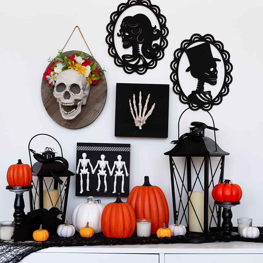 DIY Halloween Skeleton Hand Wall Decor