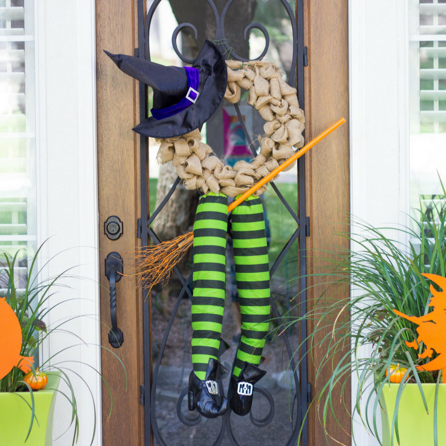 Halloween DIY Witch Wreath | Fun365