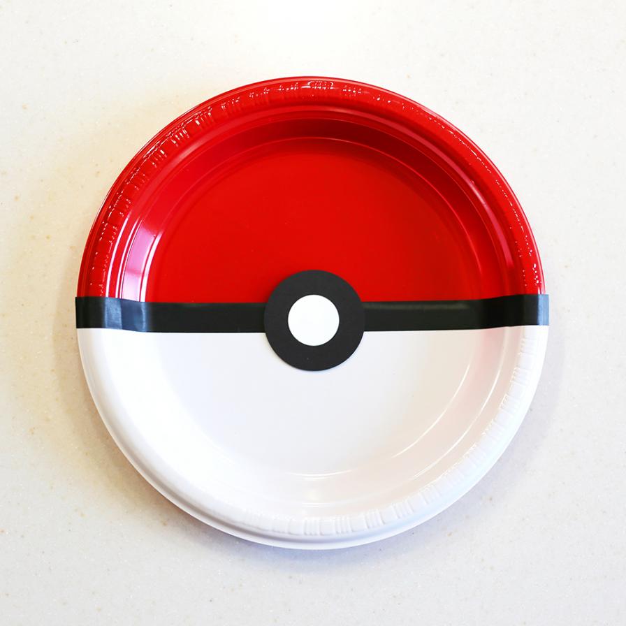 DIY Pokeball Plates