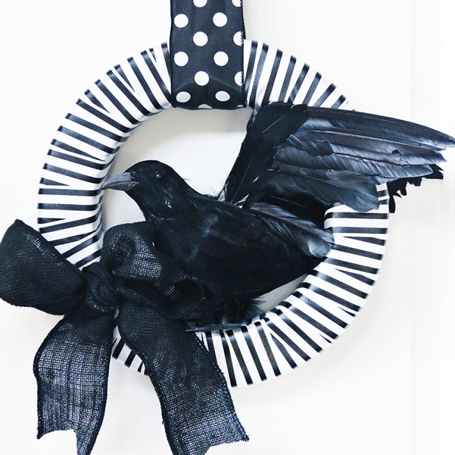 DIY Black and White Halloween Wreath