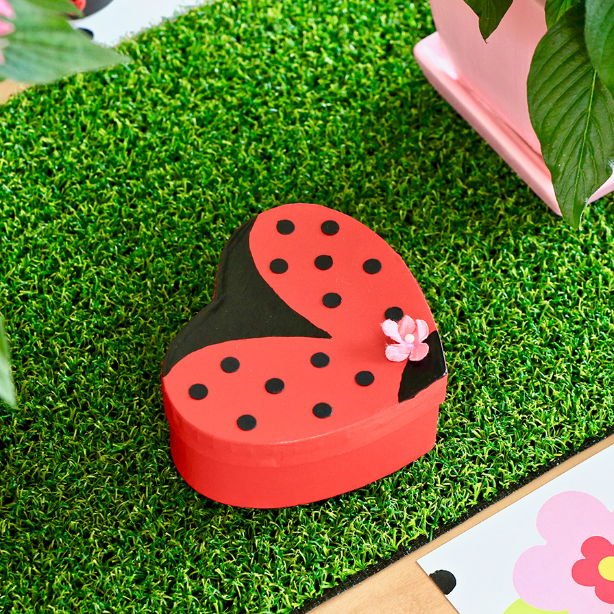 Sequin Hearts Box Craft Kits