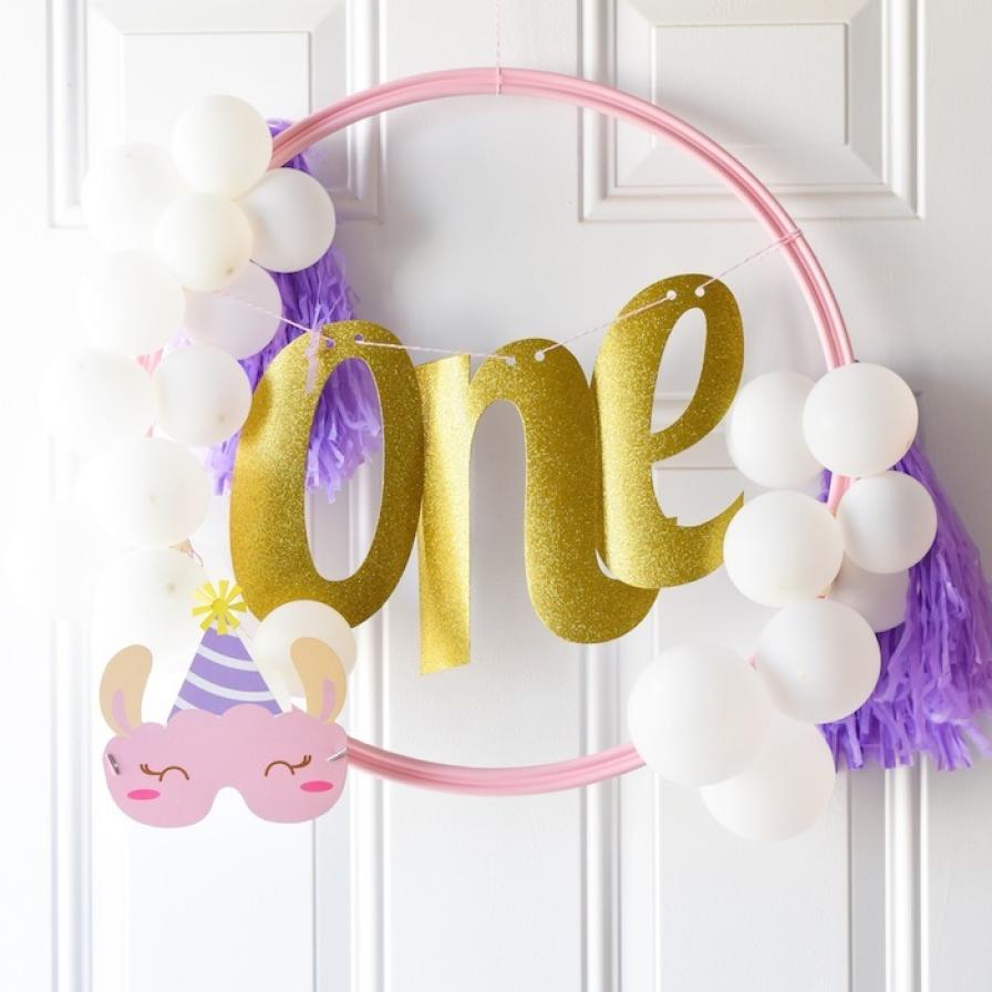 DIY First Birthday Balloon Wreath