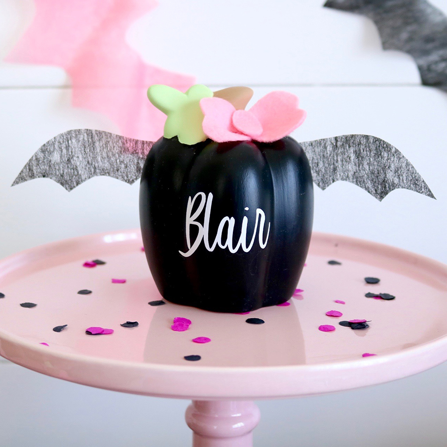 DIY Pumpkin Bat Place Cards