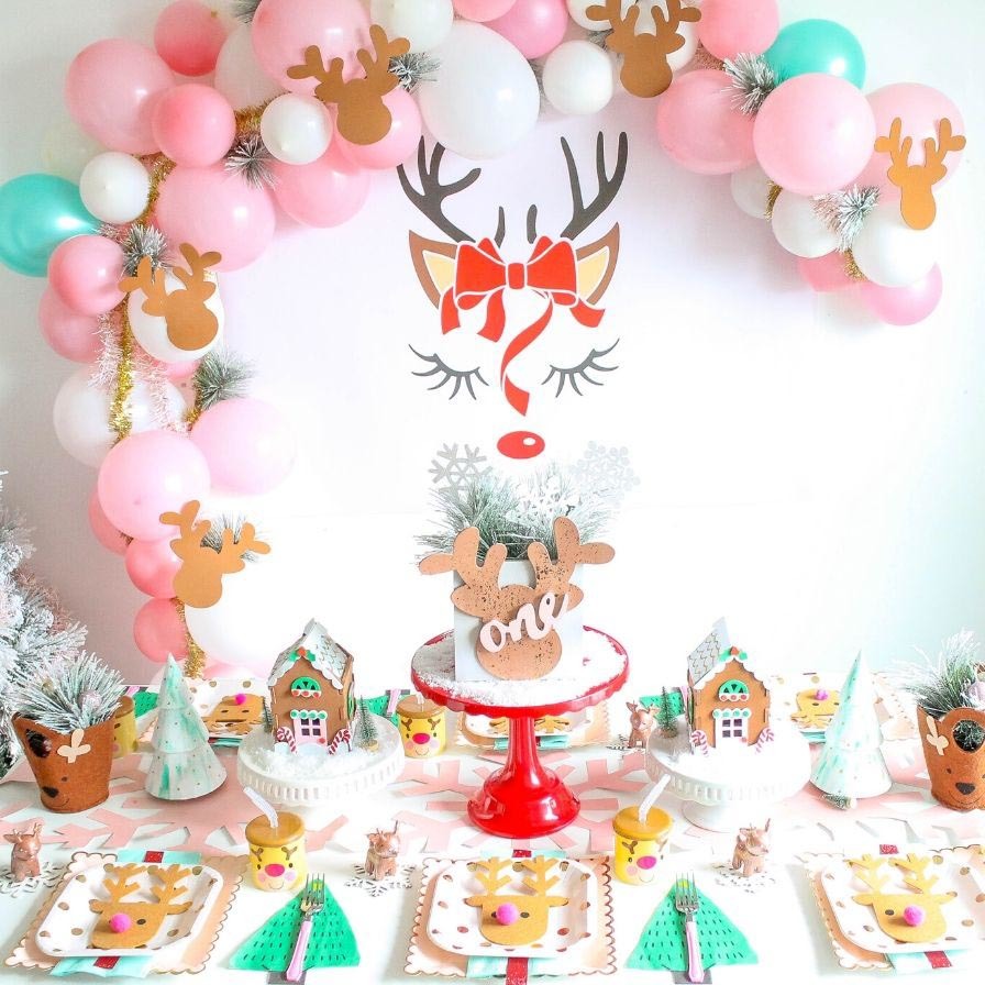 DIY Reindeer Balloon Garland Backdrop