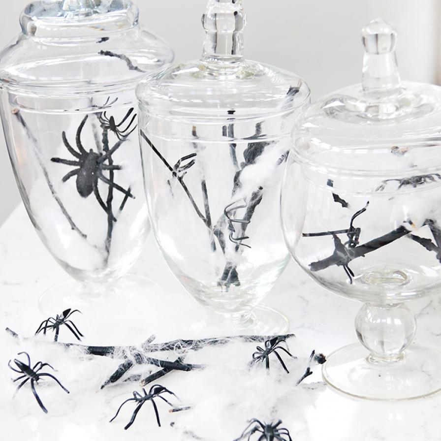 DIY Spider Halloween Jars | Fun365