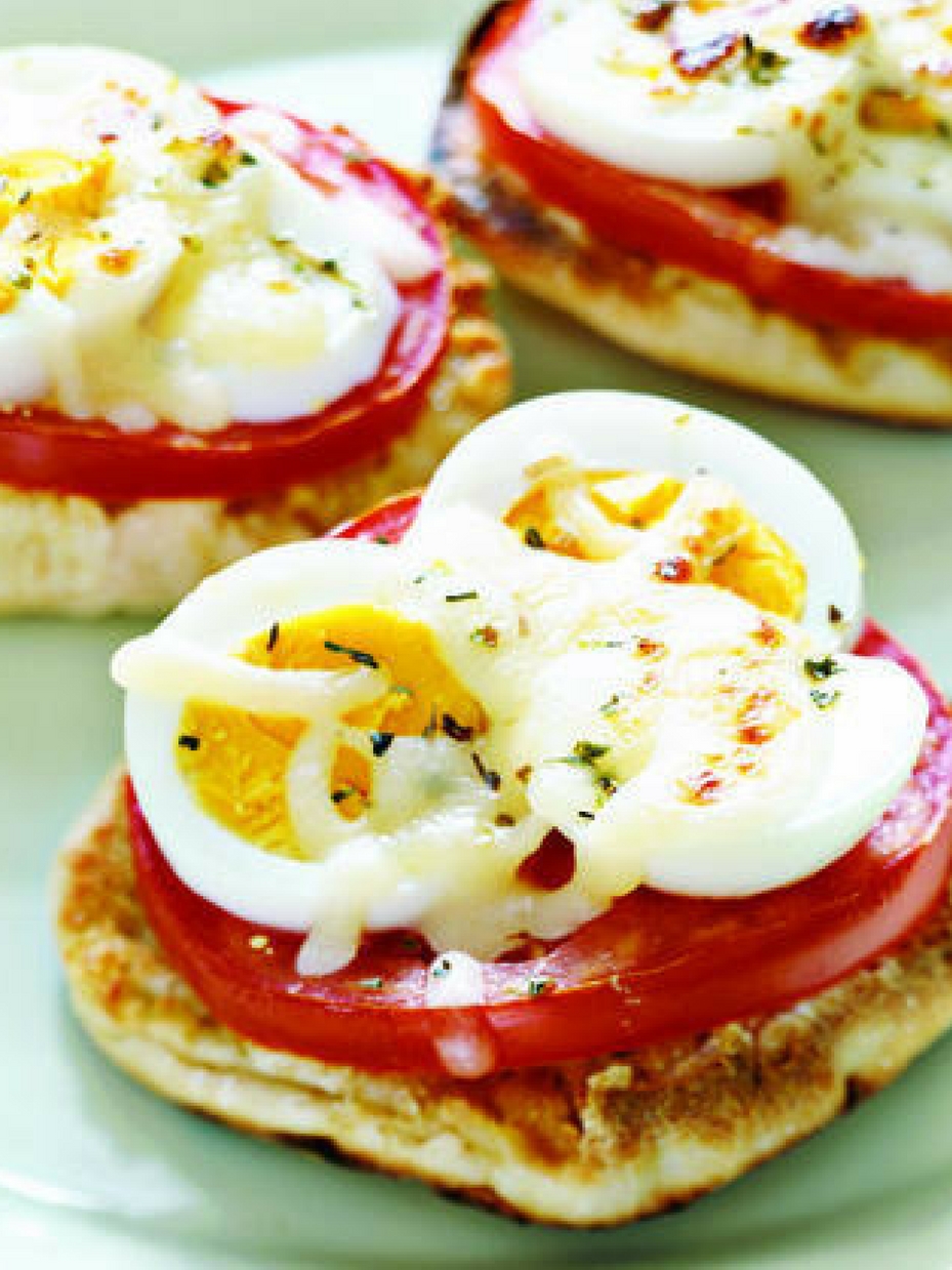 English-Muffin Egg Pizzas