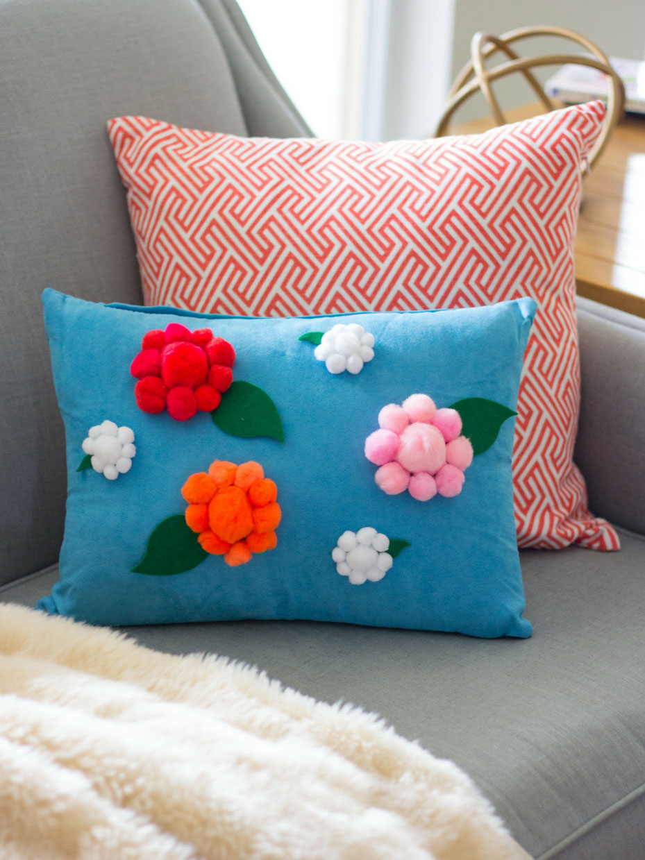 DIY Flower Pom-Pom Pillow