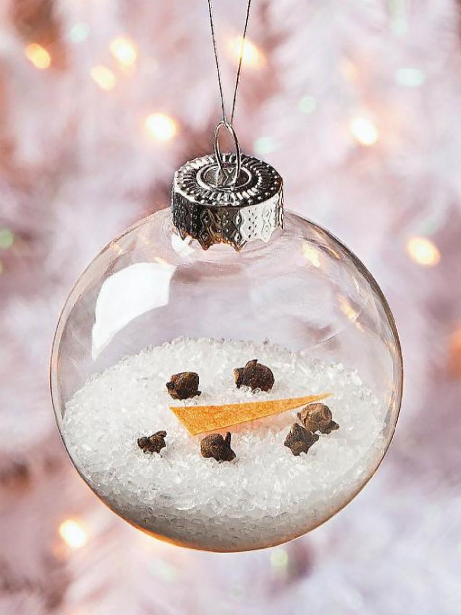 8 Ways to DIY Clear Christmas Ornaments | Fun365