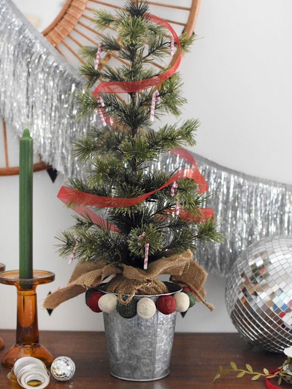 DIY Pom-Pom Christmas Tree Stand