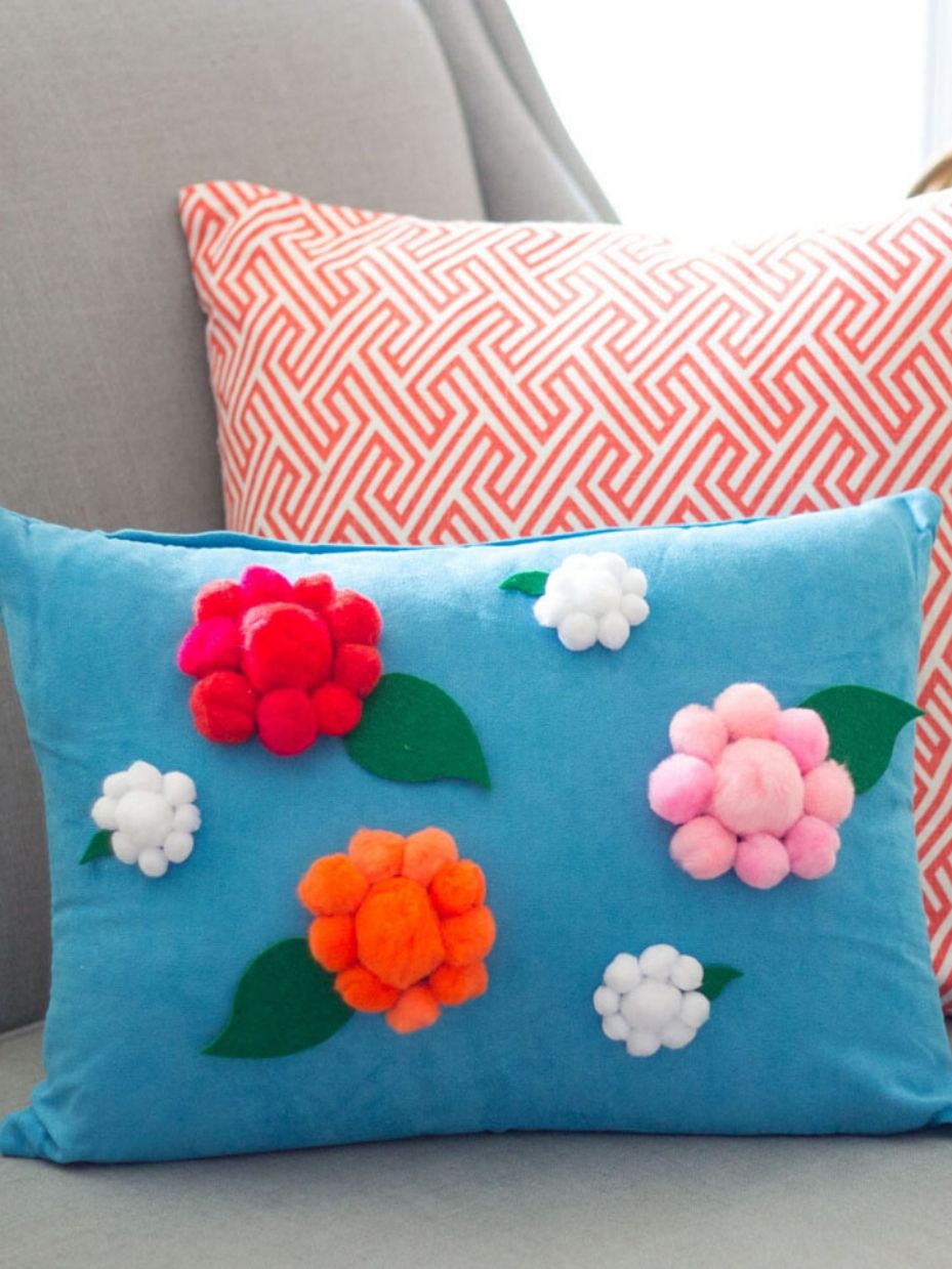 DIY Flower Pom Pom Pillow