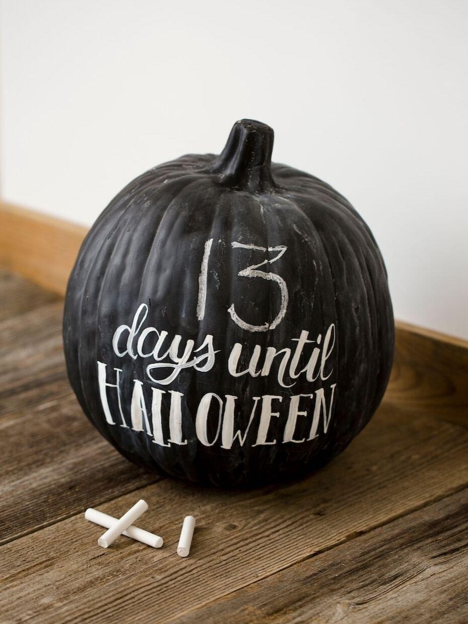 DIY Chalkboard Pumpkin Countdown