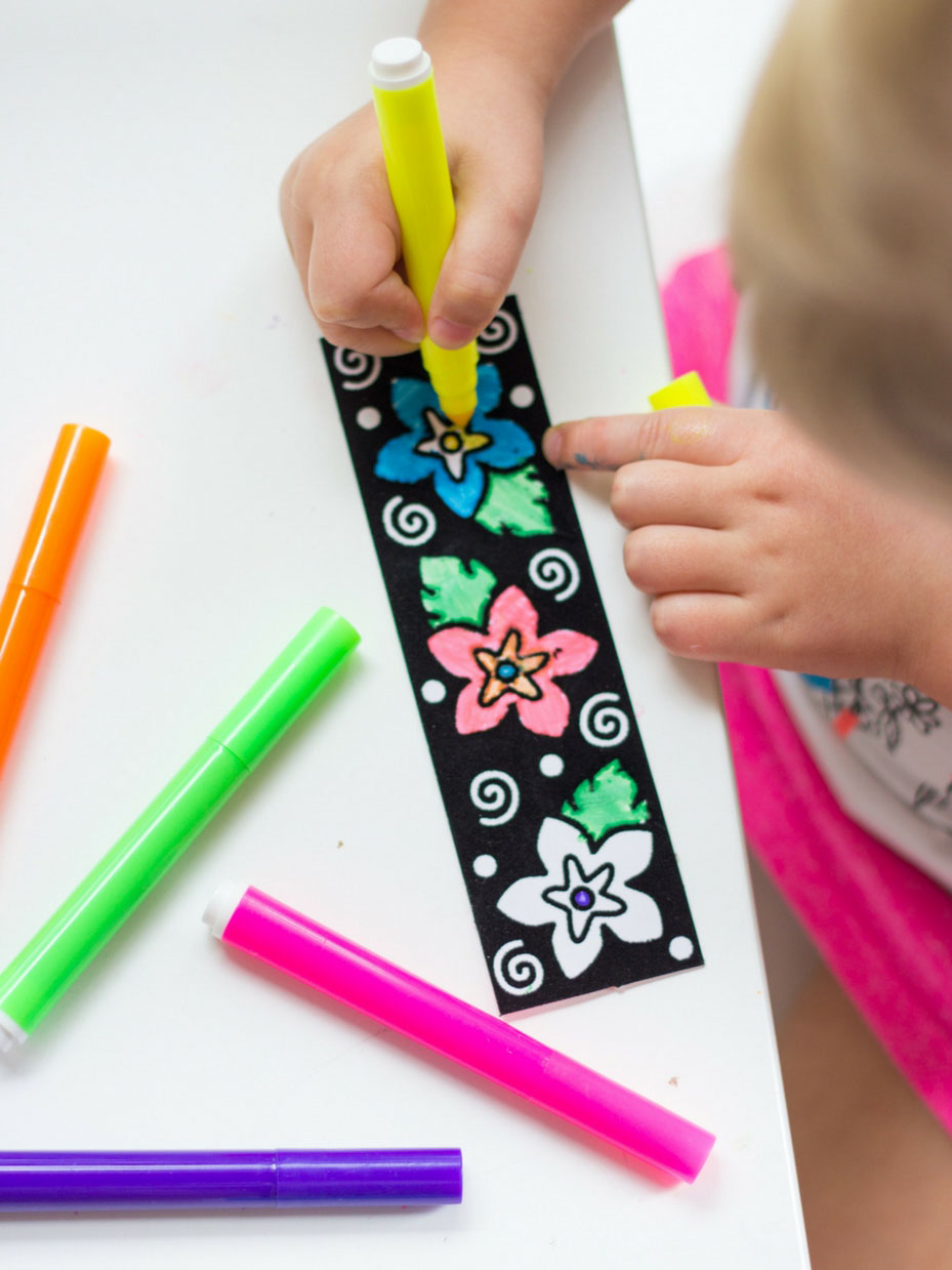 Decorate Luau Fuzzy Bookmarks