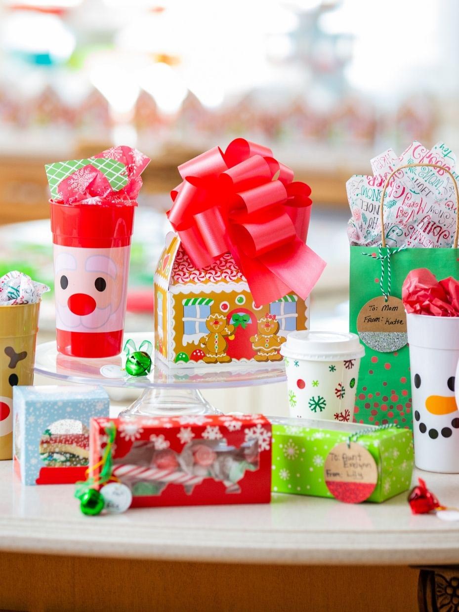 Christmas Holiday Goodie Containers, 6 Pack, Small Round