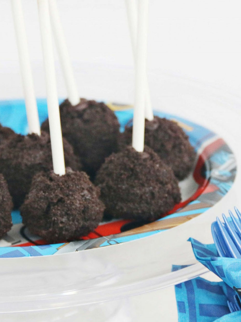 Faux Coal Oreo Cake Pops