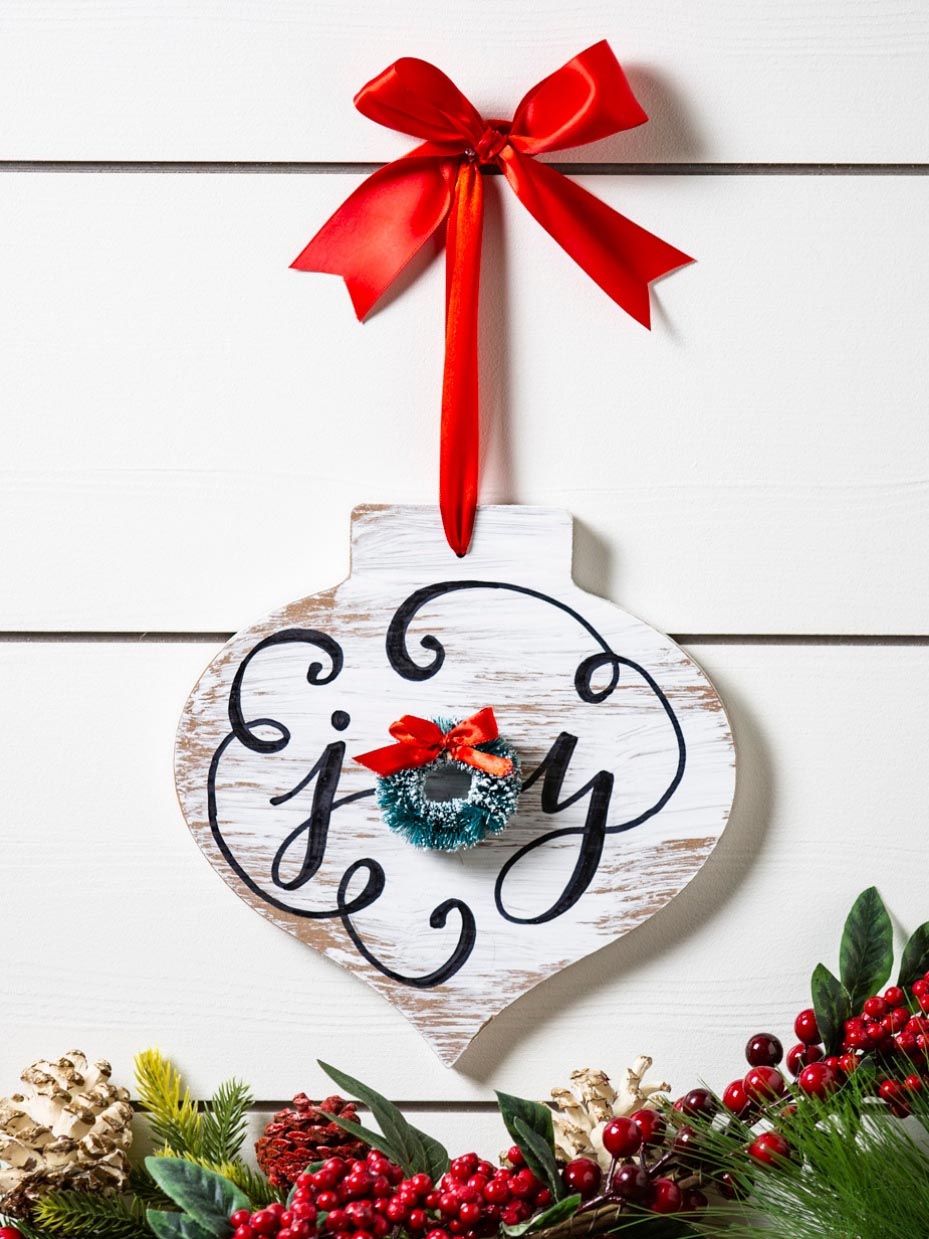 DIY Farmhouse Christmas Gallery Wall Decor | Fun365