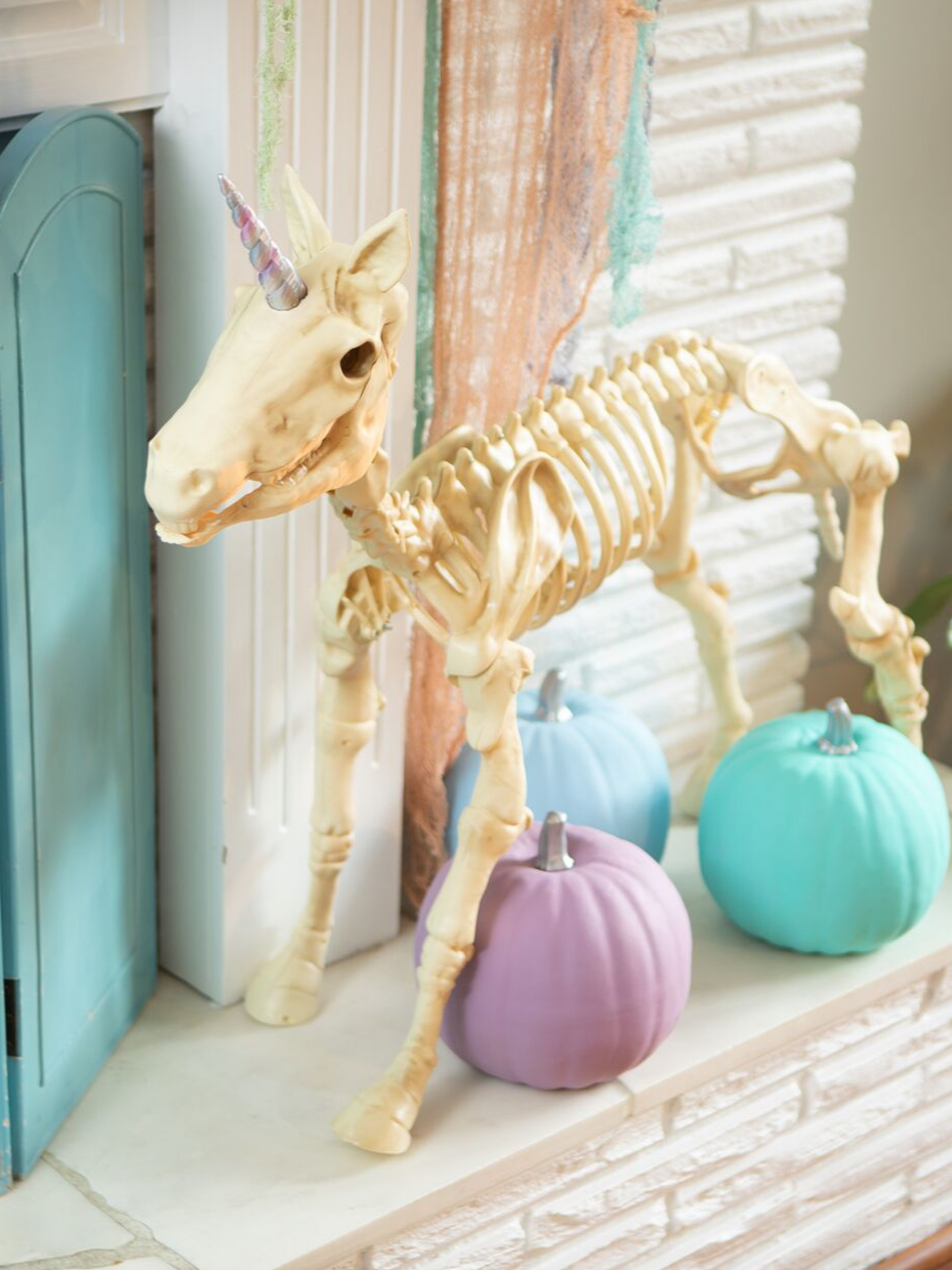 22 Pastel Décor Ideas For An Unique Halloween Celebration - Shelterness