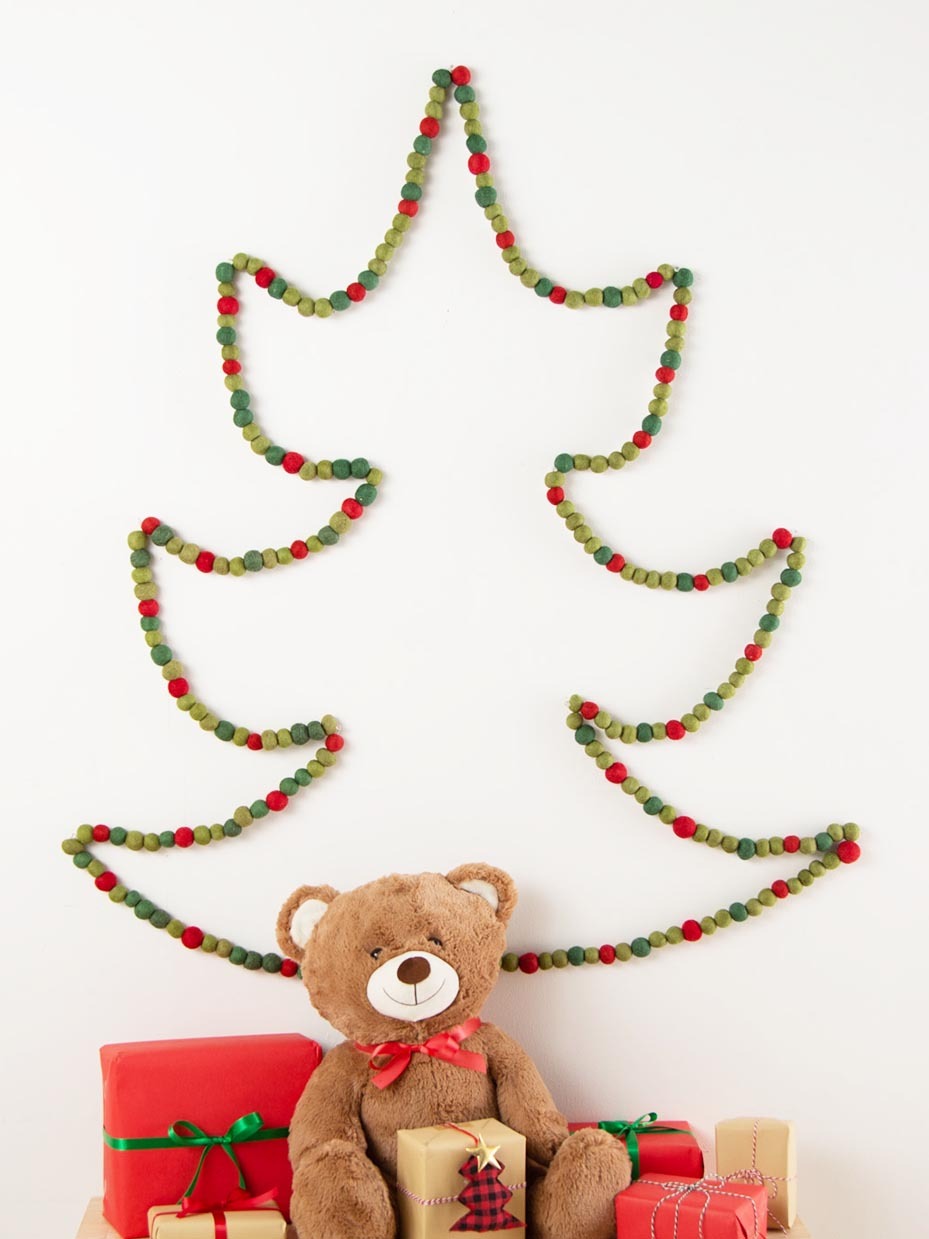 DIY Wool Felt Pom Christmas Tree