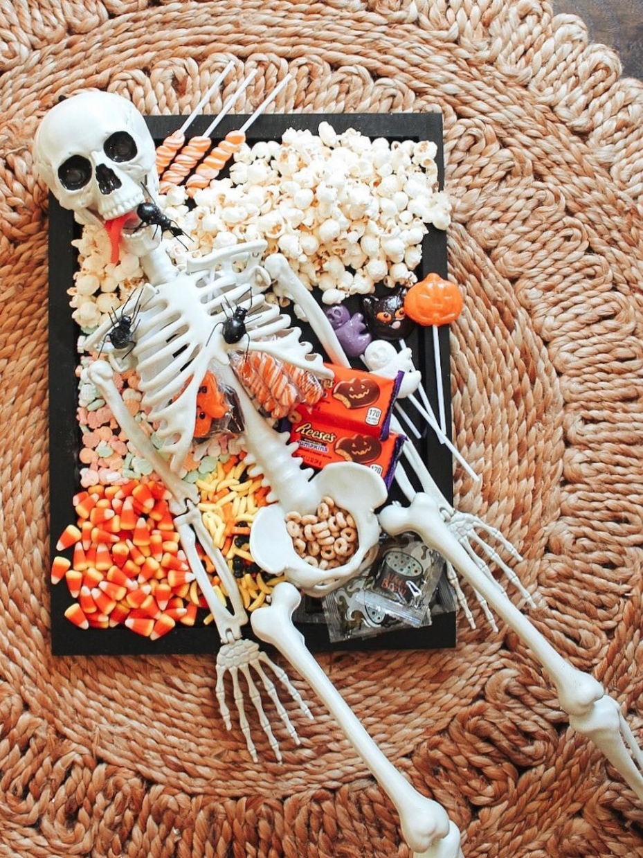 Table Runner Skull Goth Halloween Skeleton Scary Spooky Horror Sateen LB 