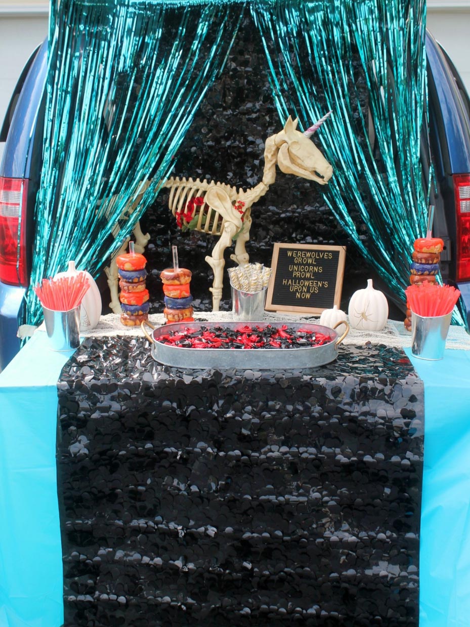 Unicorn Skeleton Trunk-or-Treat Decor