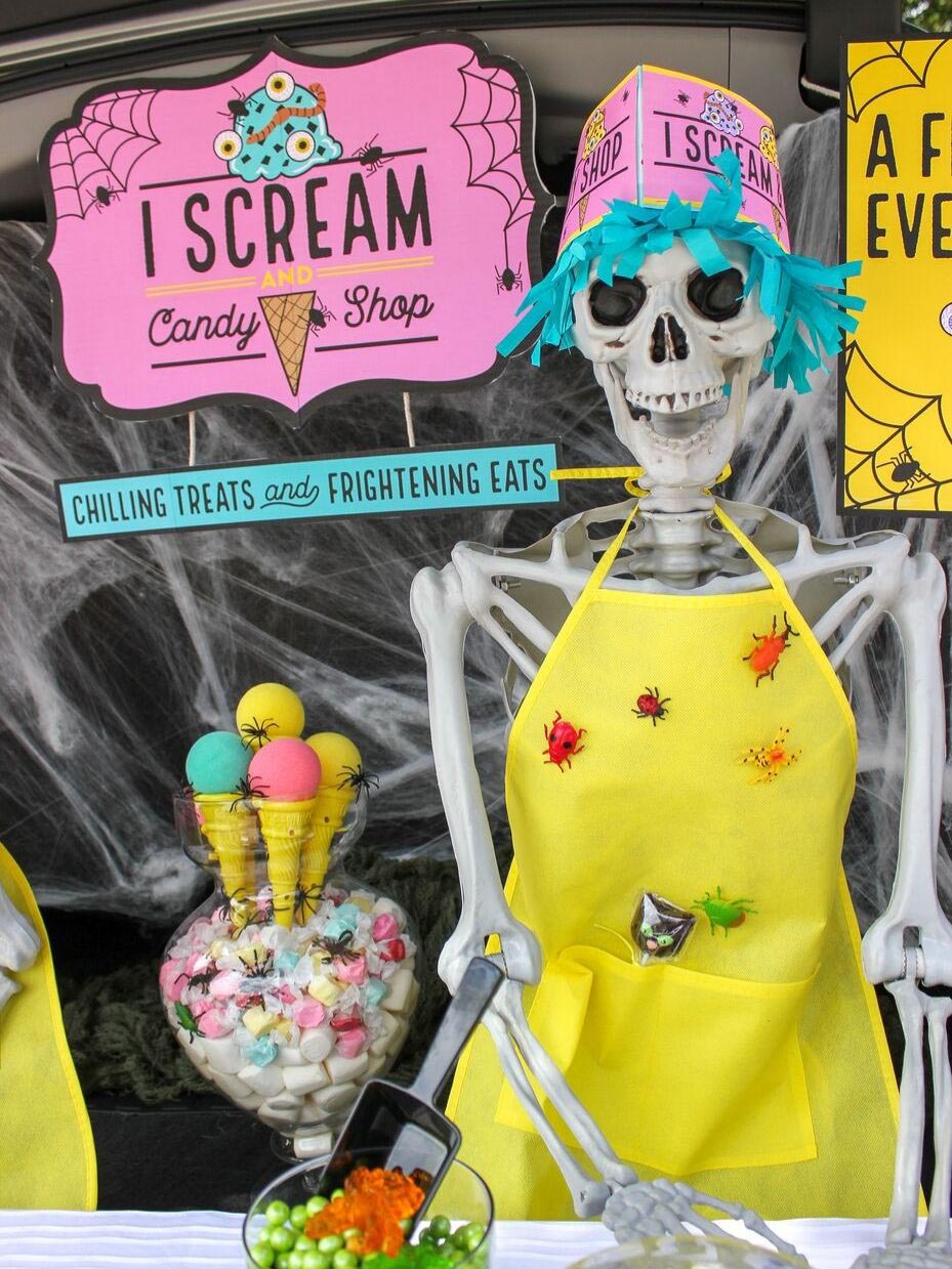 I Scream & Candy Shop Trunk or Treat Idea