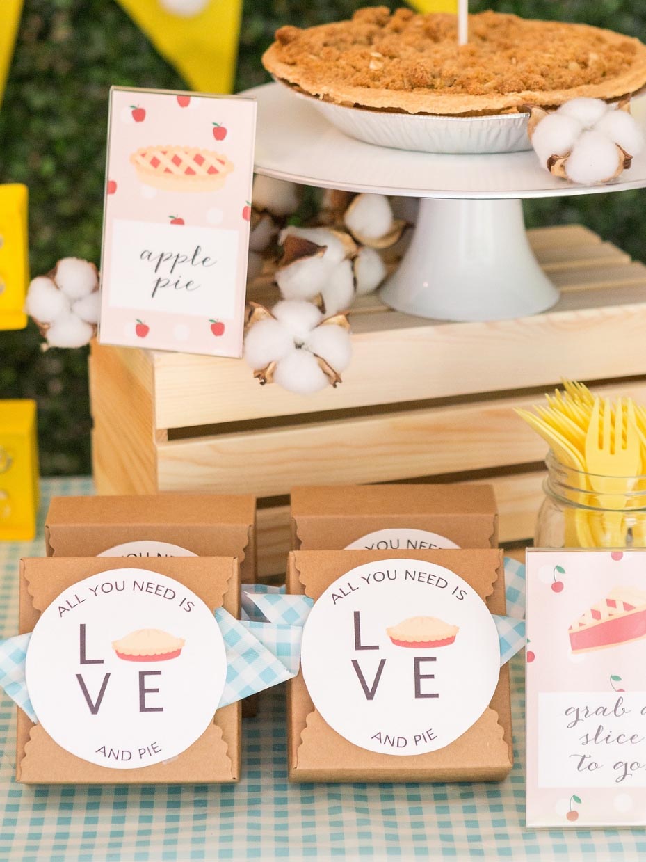 Summer Wedding Pie bar
