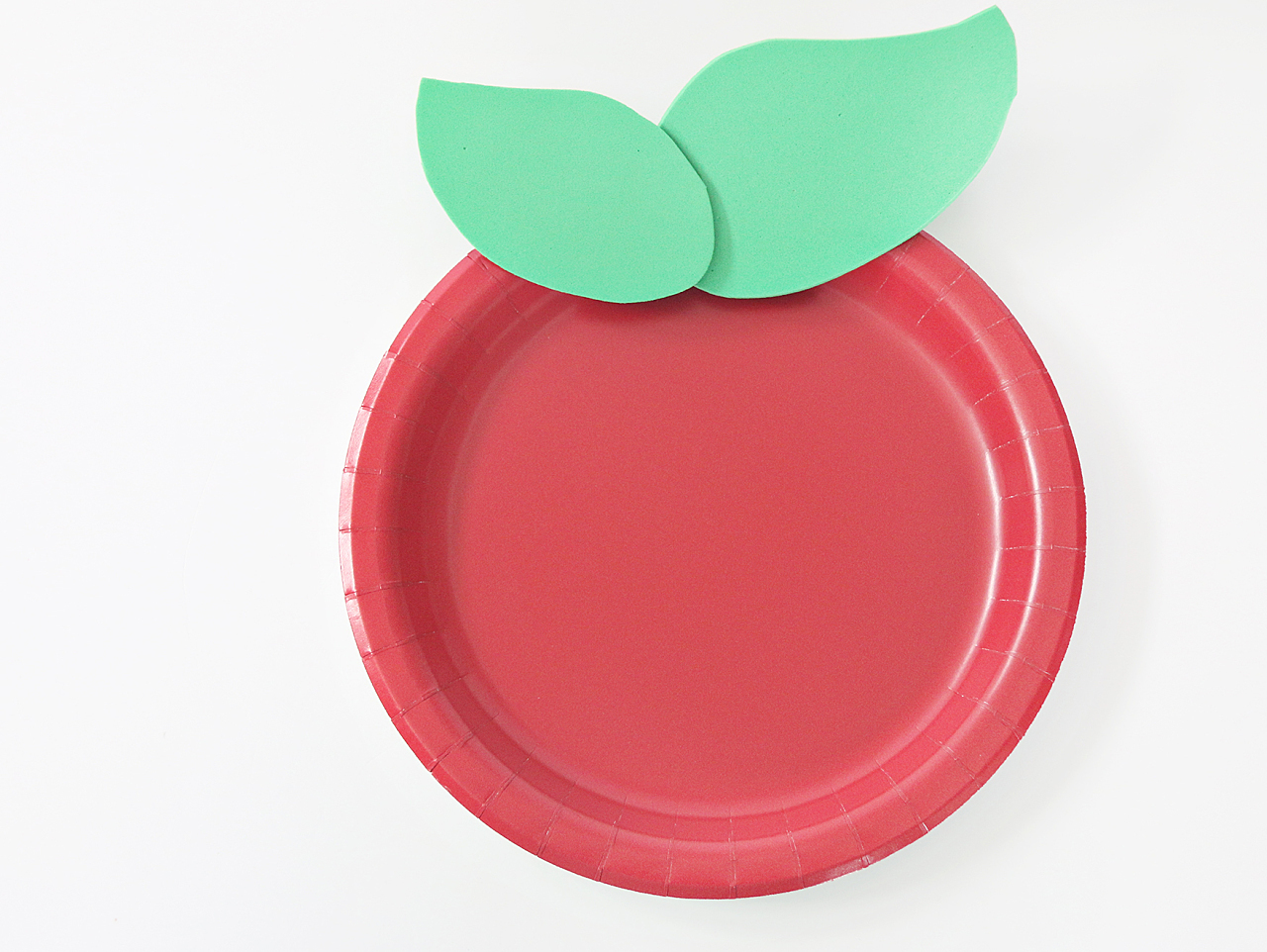 Apple & Worm Paper Plate Craft | Fun365