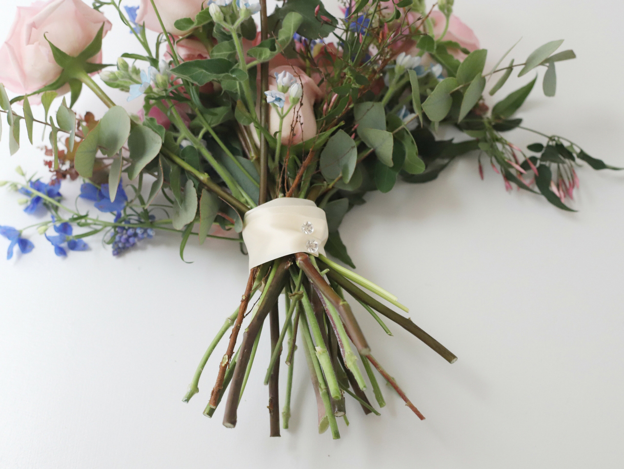 DIY ribbon flowers for your bouquets, boutonnieres, decor, and more •  Offbeat Wed (was Offbeat Bride)