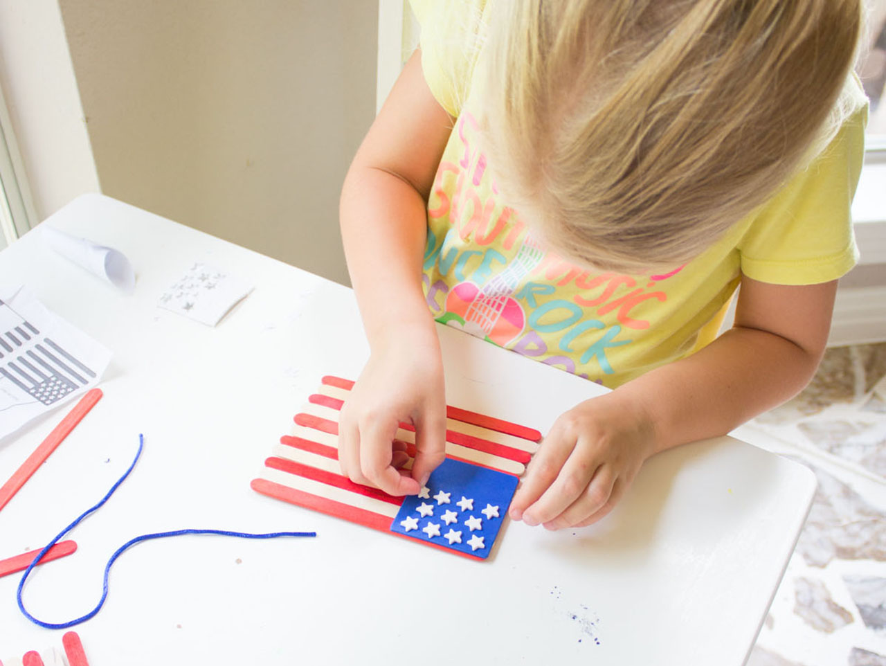 DIY Craft Stick American Flag / July 4th Craft / DIY Crafts by EconoCrafts