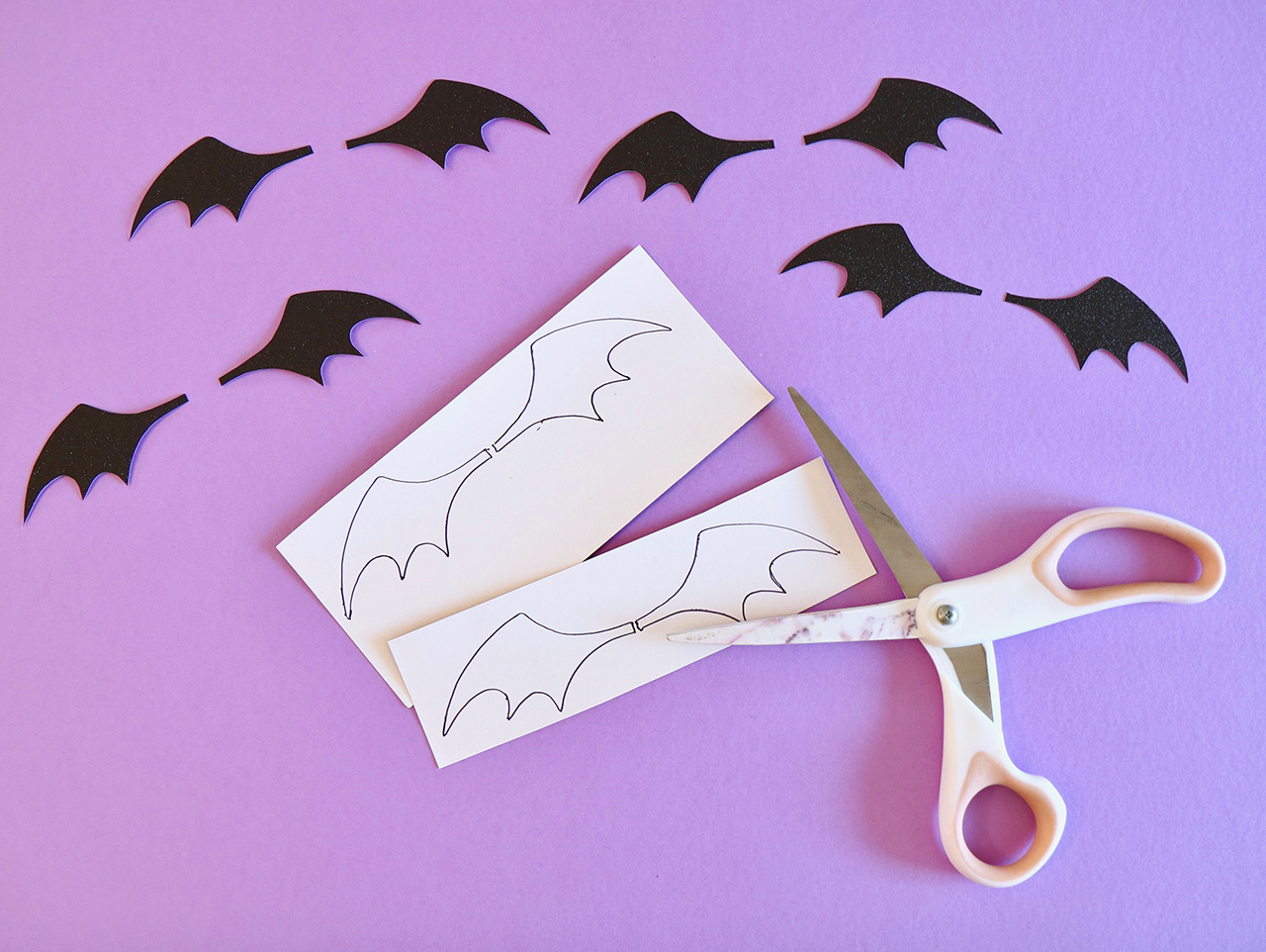 DIY Bat Candy Treat Idea | Fun365