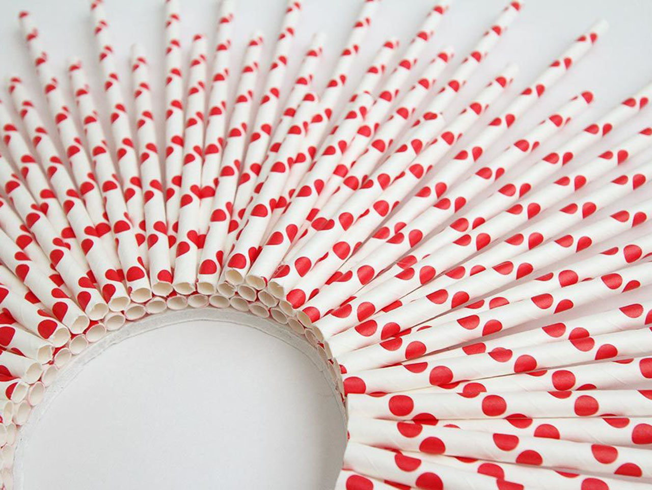 DIY Christmas Wreath Decoration from Paper Straws