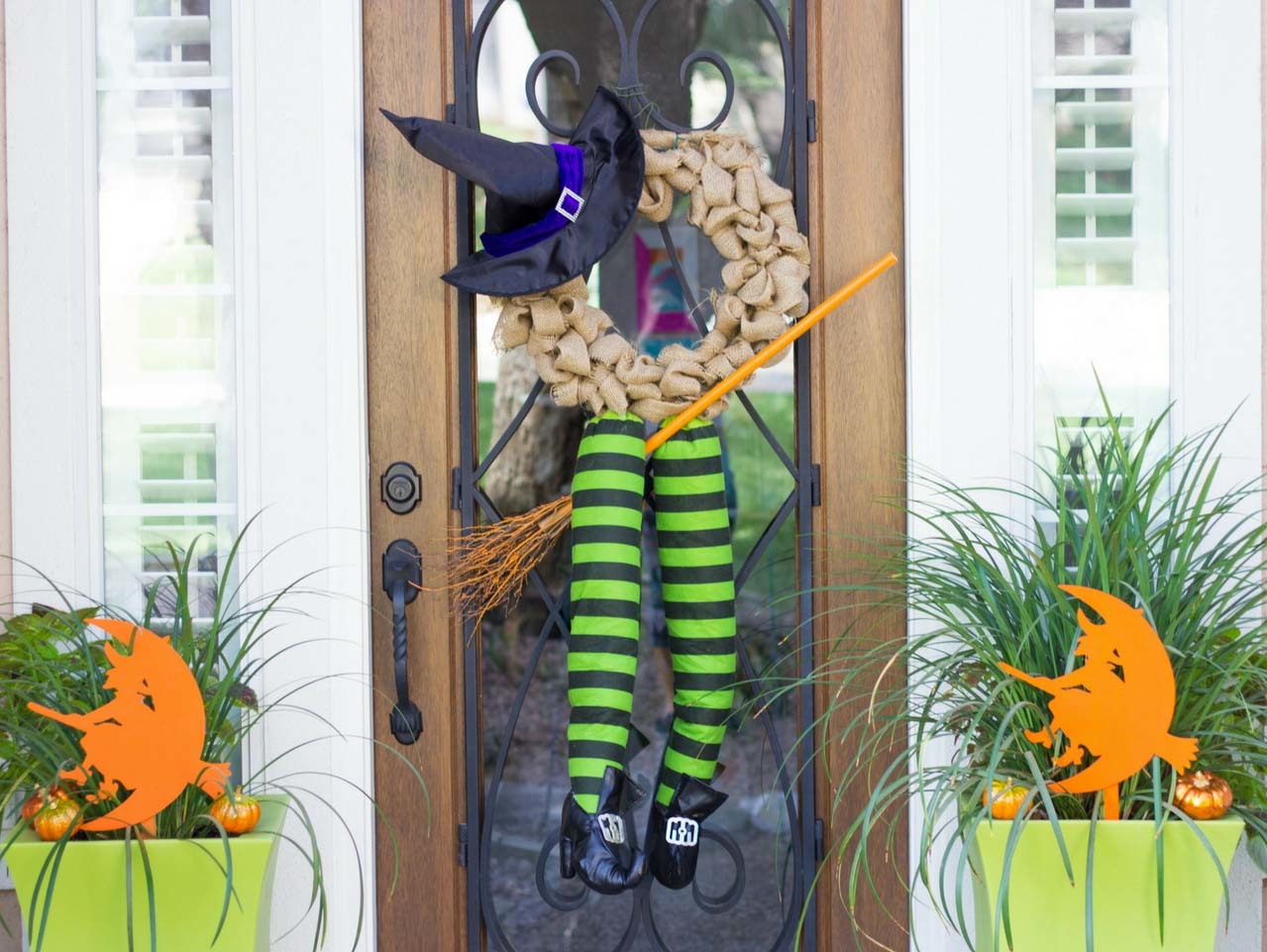 Halloween DIY Witch Wreath | Fun365