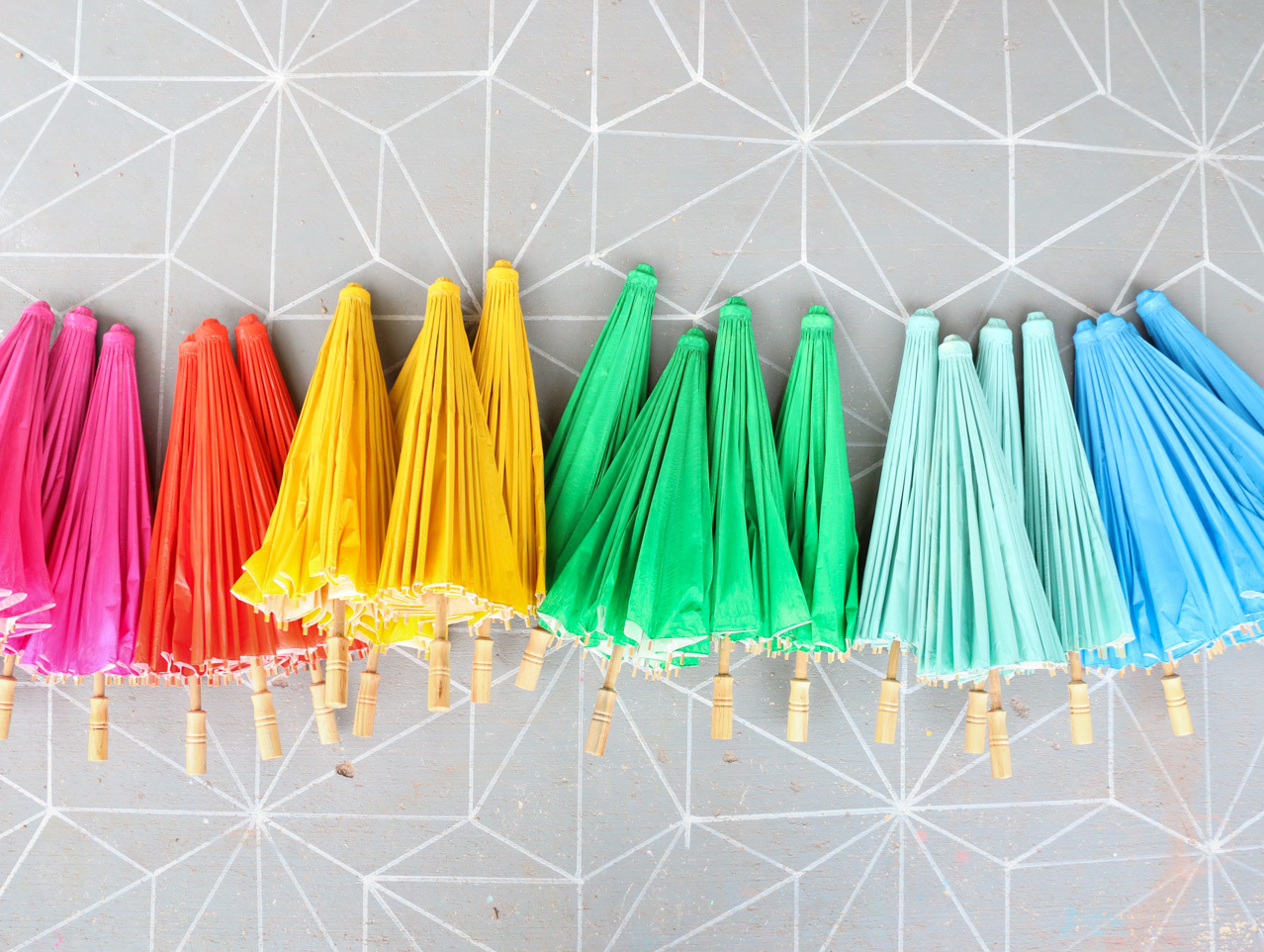 DIY: Tissue Paper Rainbow Party Backdrop