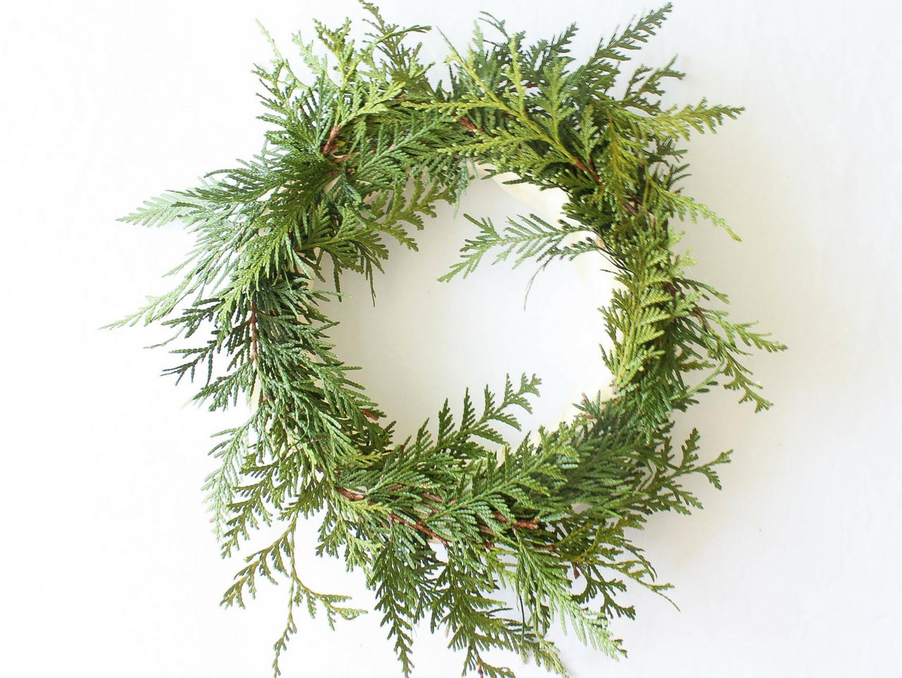 DIY Rustic Bride and Groom Chair Backer Wreaths | Fun365