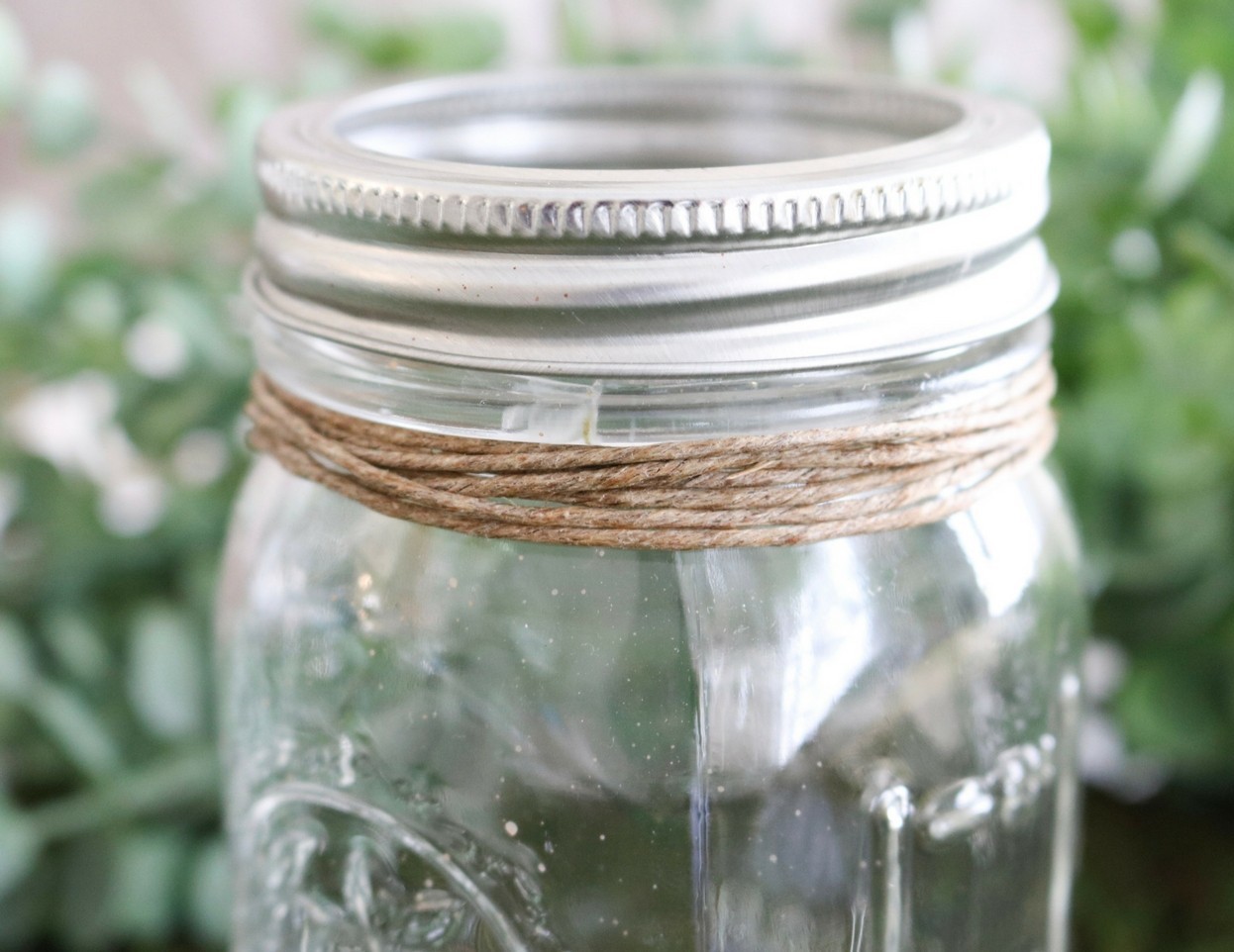 DIY Mason Jar Place Card Holders | Fun365