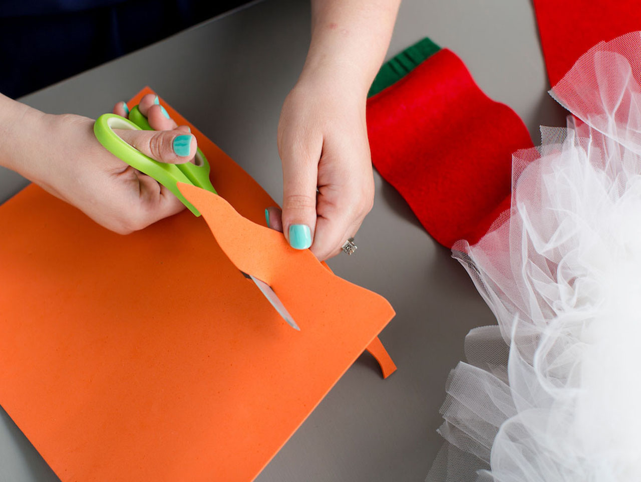 DIY Tulle Snowman Wreath | Fun365