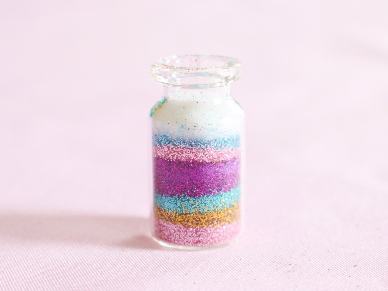 https://cl-drupal.orientaltrading.com/sites/default/files/steps/wide/desktop/2x/diy-unicorn-dust-necklace-craft-step-3.jpg