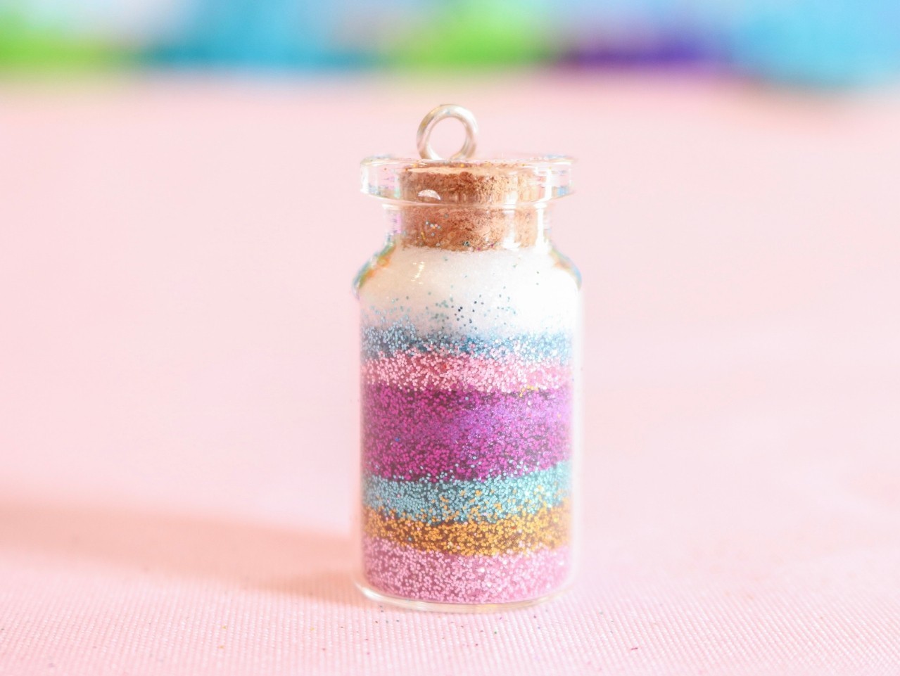 https://cl-drupal.orientaltrading.com/sites/default/files/steps/wide/desktop/2x/diy-unicorn-dust-necklace-craft-step-4.jpg