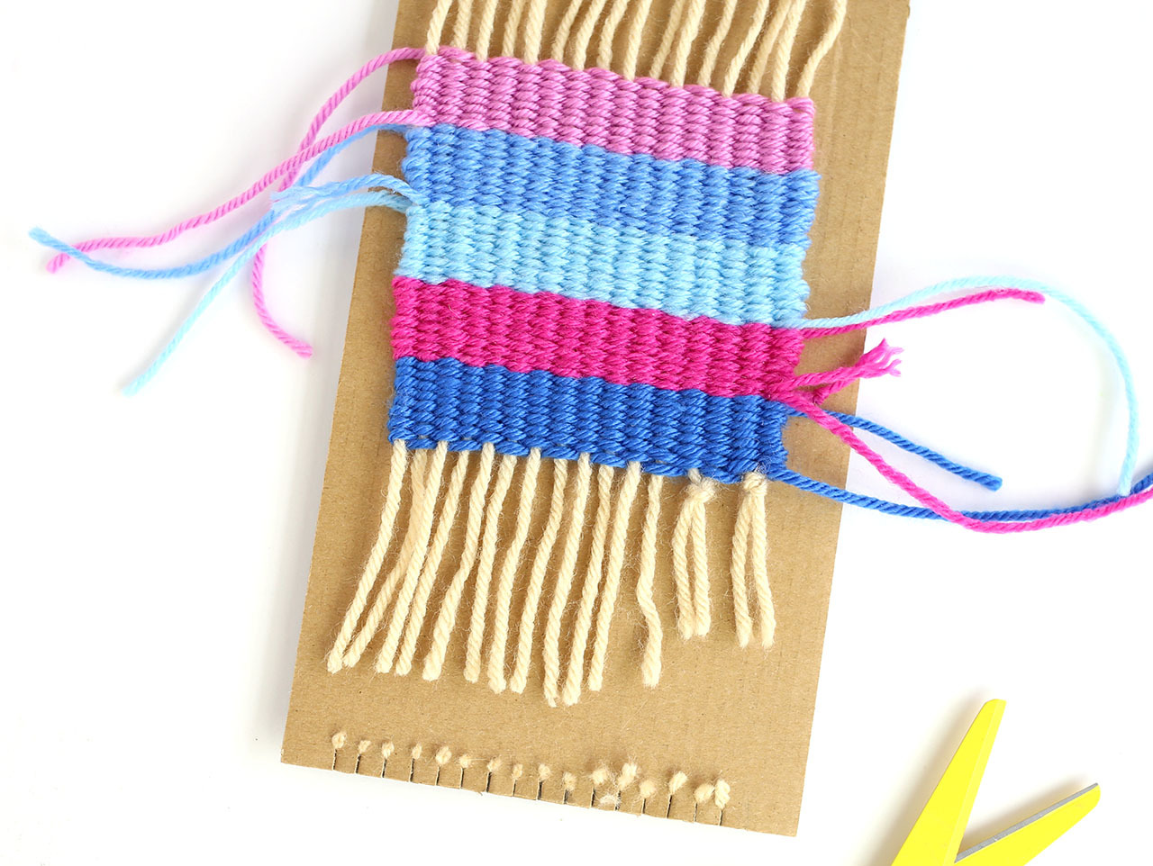 DIY Small Weaving | Fun365