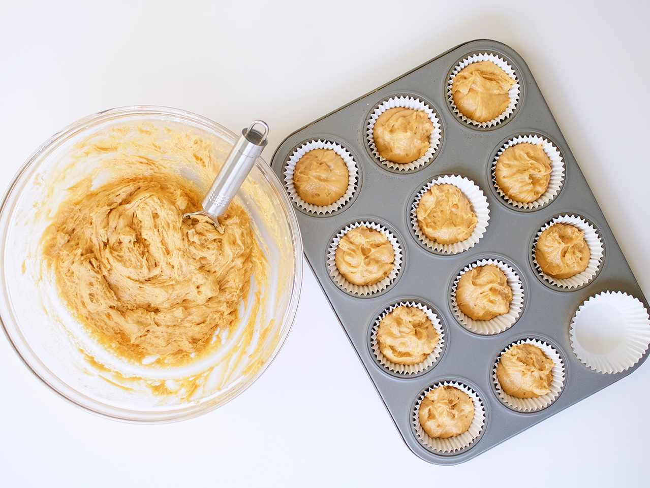 Golden Snitch Topped Butterbeer Cupcakes | Fun365