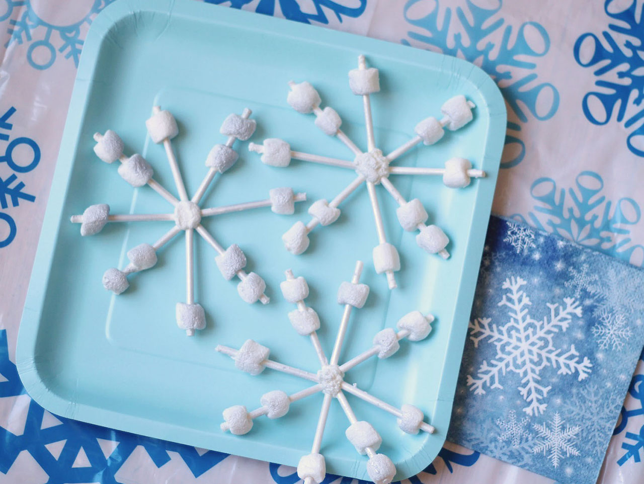 Sparkly Marshmallow Snowflakes | Fun365