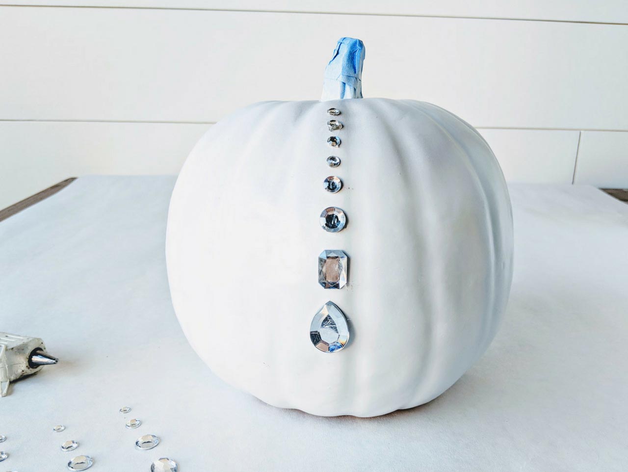 DIY Metallic Jeweled Pumpkins | Fun365