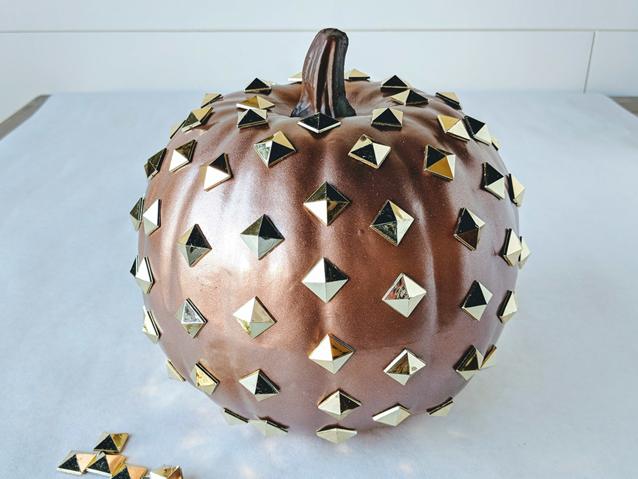 DIY Metallic Jeweled Pumpkins | Fun365