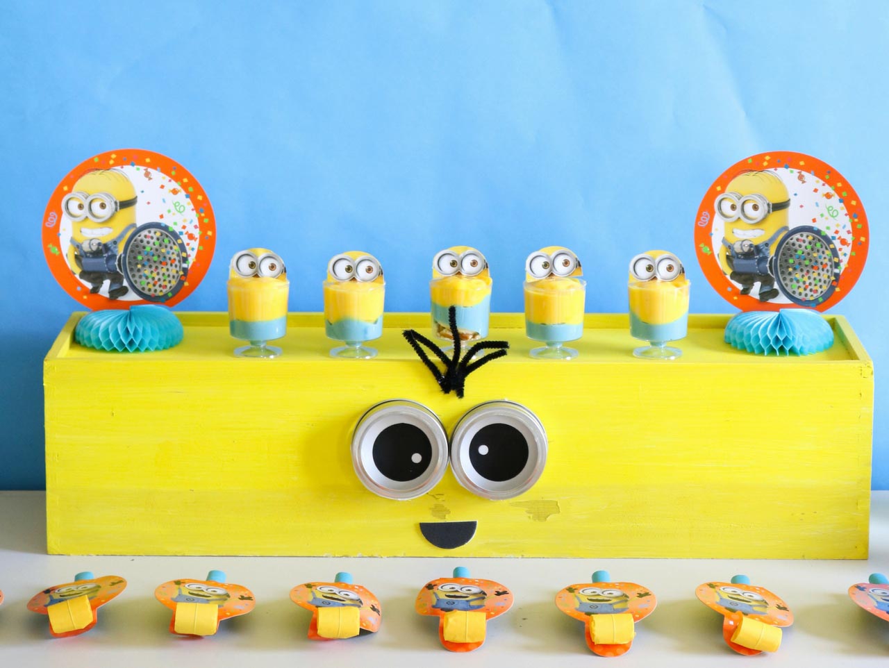 DIY Minion Backdrop and Dessert Table | Fun365