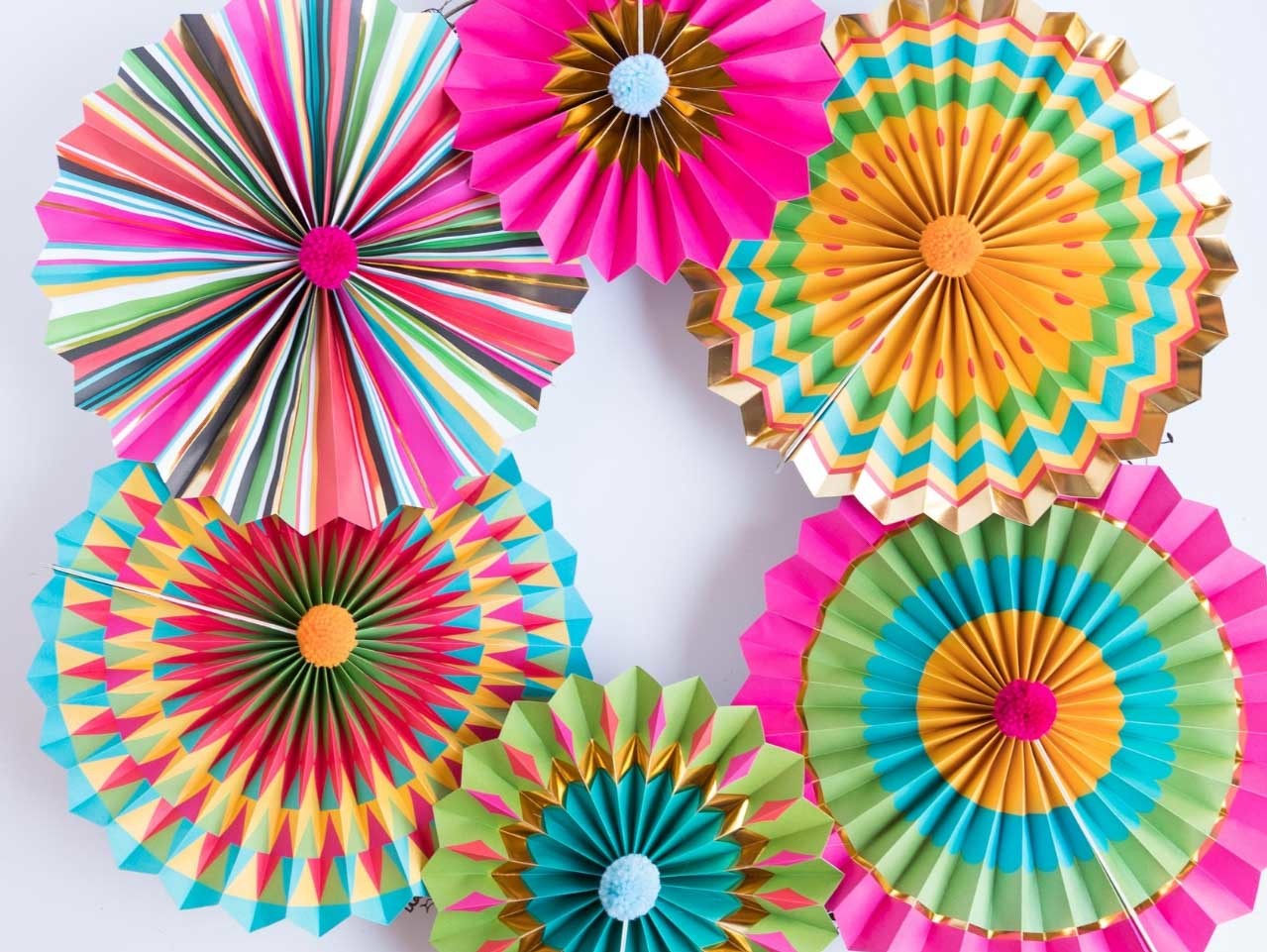 Fiesta Paper Fan Wreath | Fun365