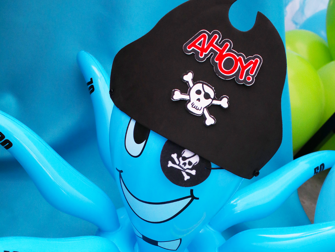 diy-pirate-ship-photo-booth-fun365